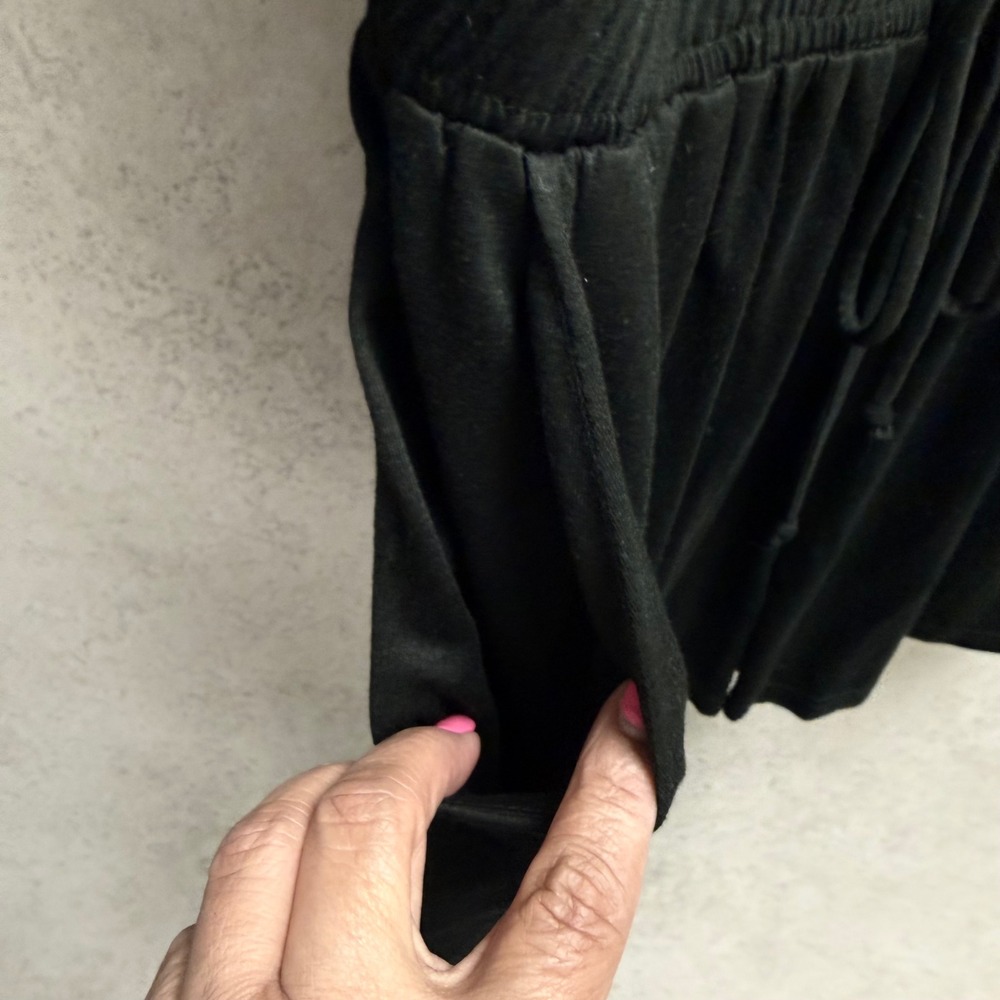 Umgee Large Women Black Minimalist Travel Elastic Drawstring Waist Soft Romper - Picture 9 of 11